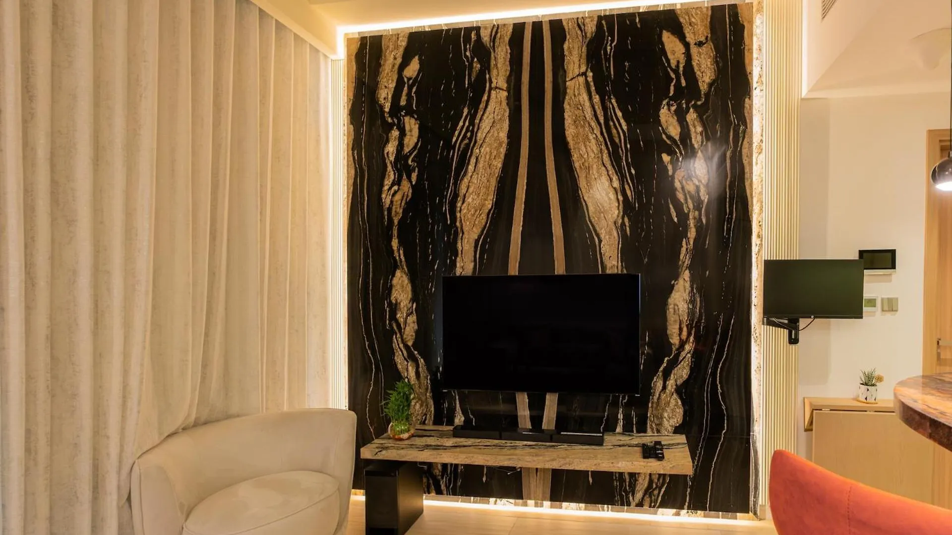 Elite Escape - 1 Bhk Getaway In Azizi Riviera 18 Apartment Dubai